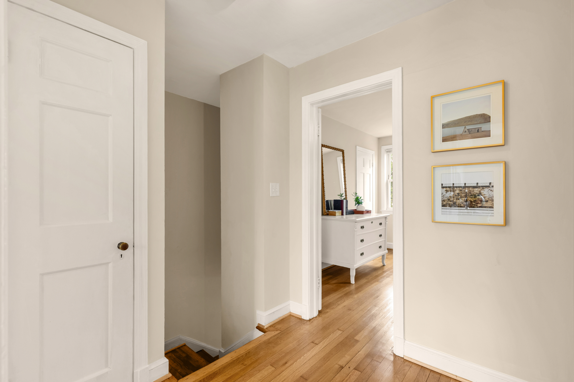 4002 10th ST NE DC  2nd floor landing